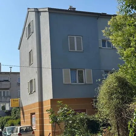 Ami & Private Parking Ζαντάρ