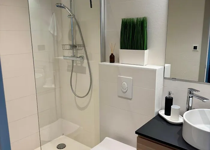 Ami & Private Parking Apartment